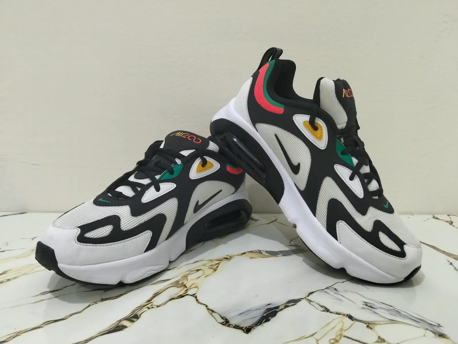 NIKE AIRMAX 200 view 3