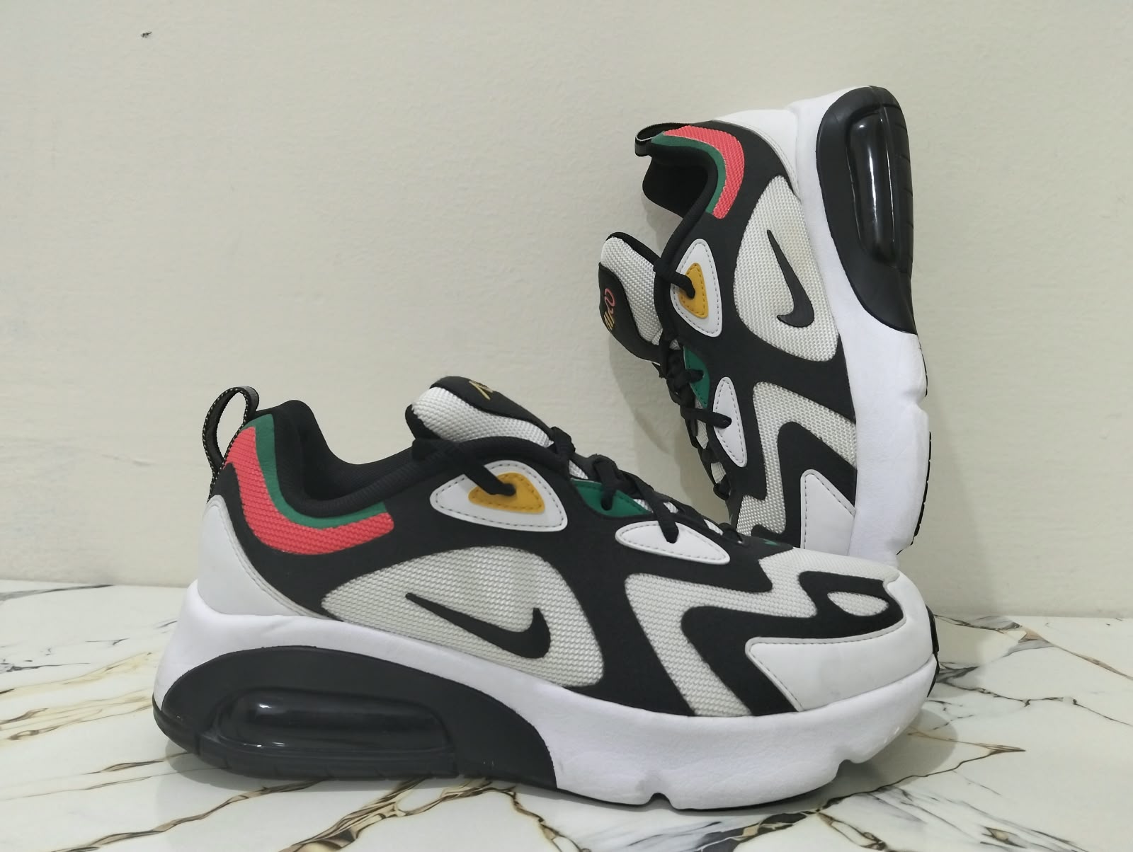 NIKE AIRMAX 200