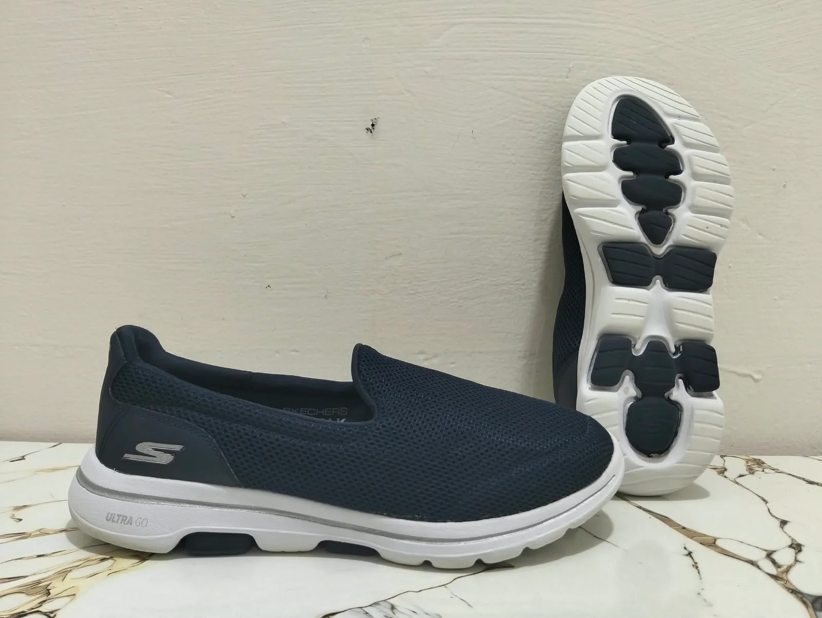 SKECHERS GO WALK 5