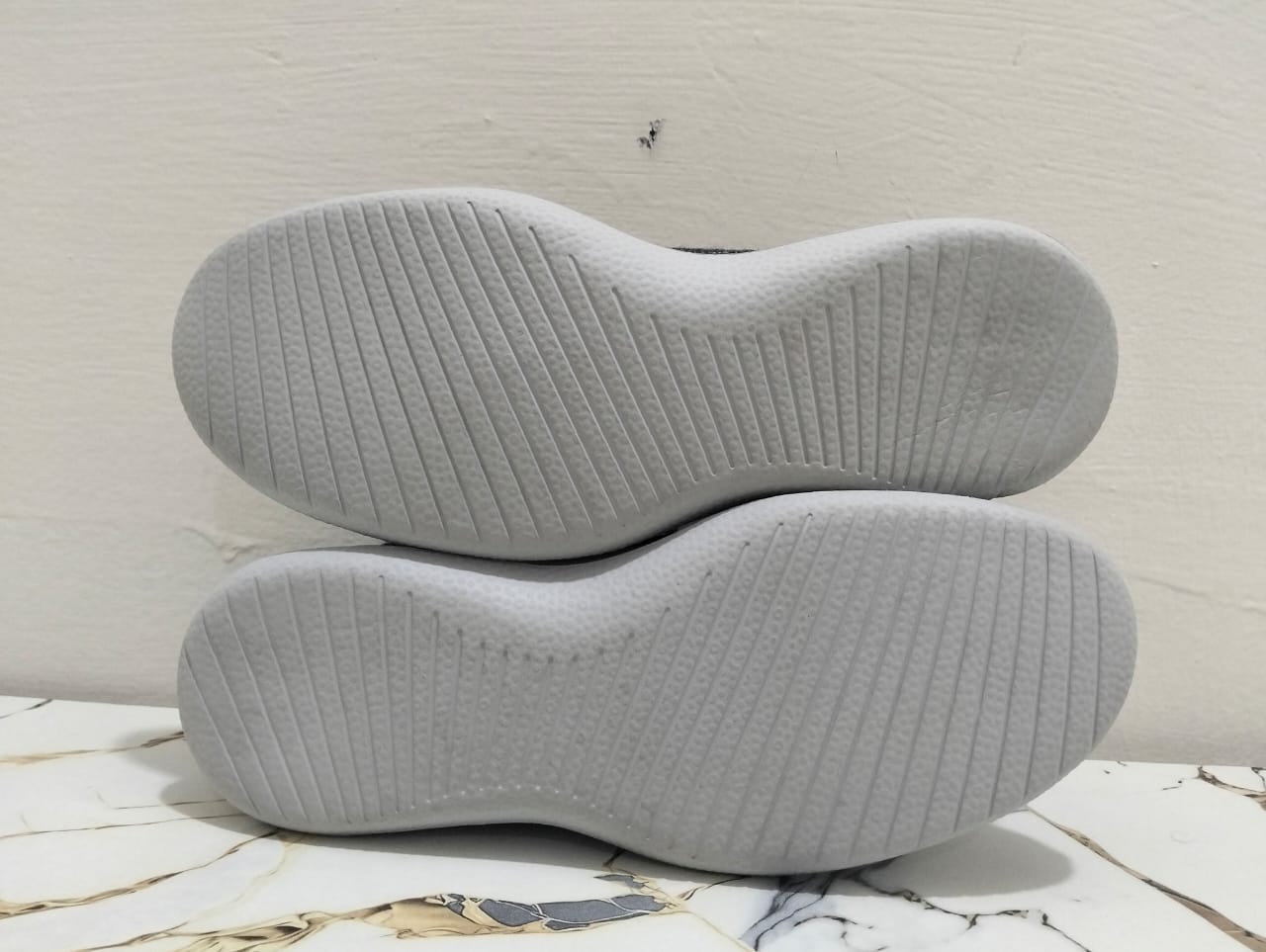 ALLBIRDS WOOL RUNNERS GREY view 6