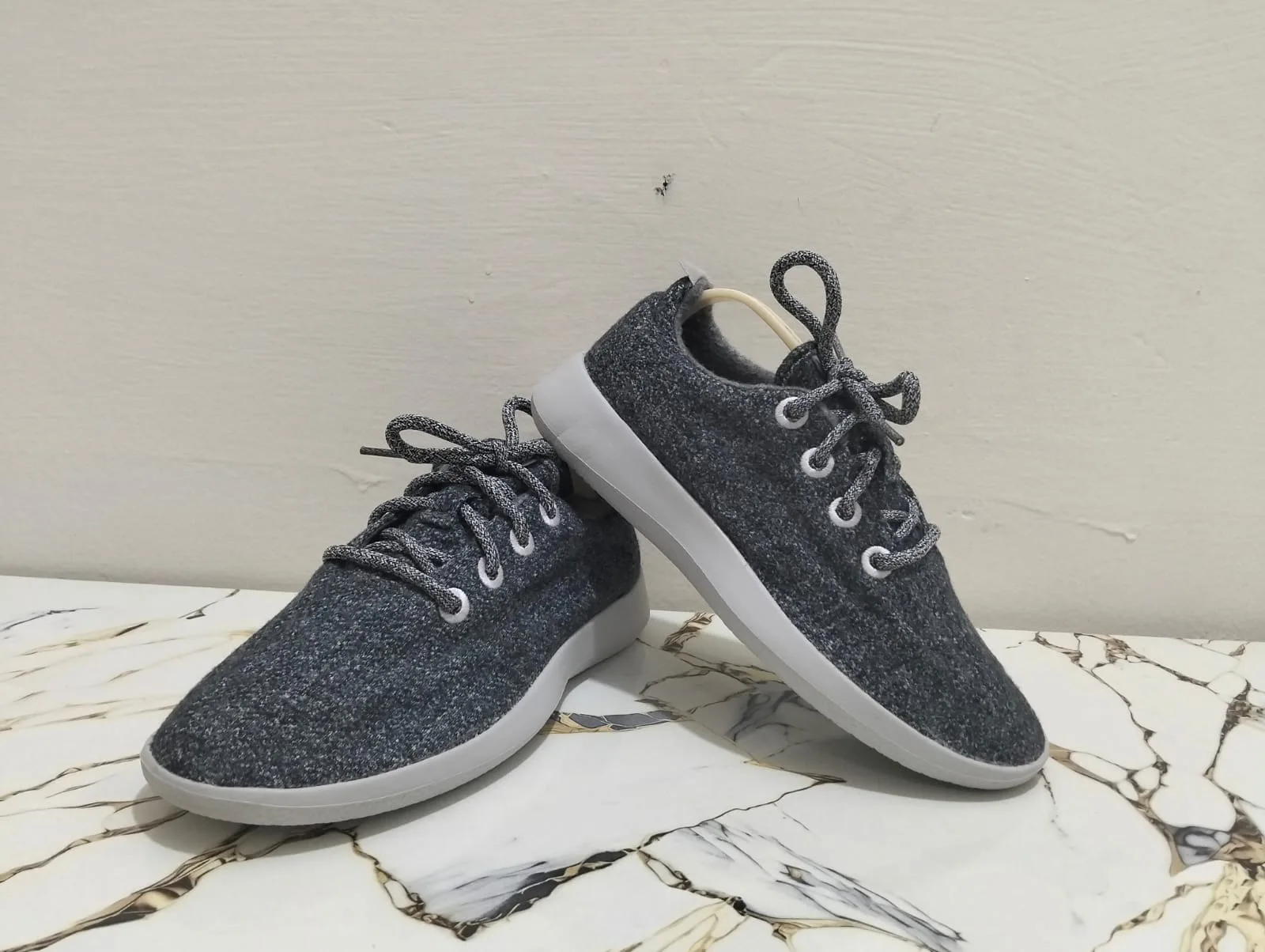 ALLBIRDS WOOL RUNNERS GREY view 4