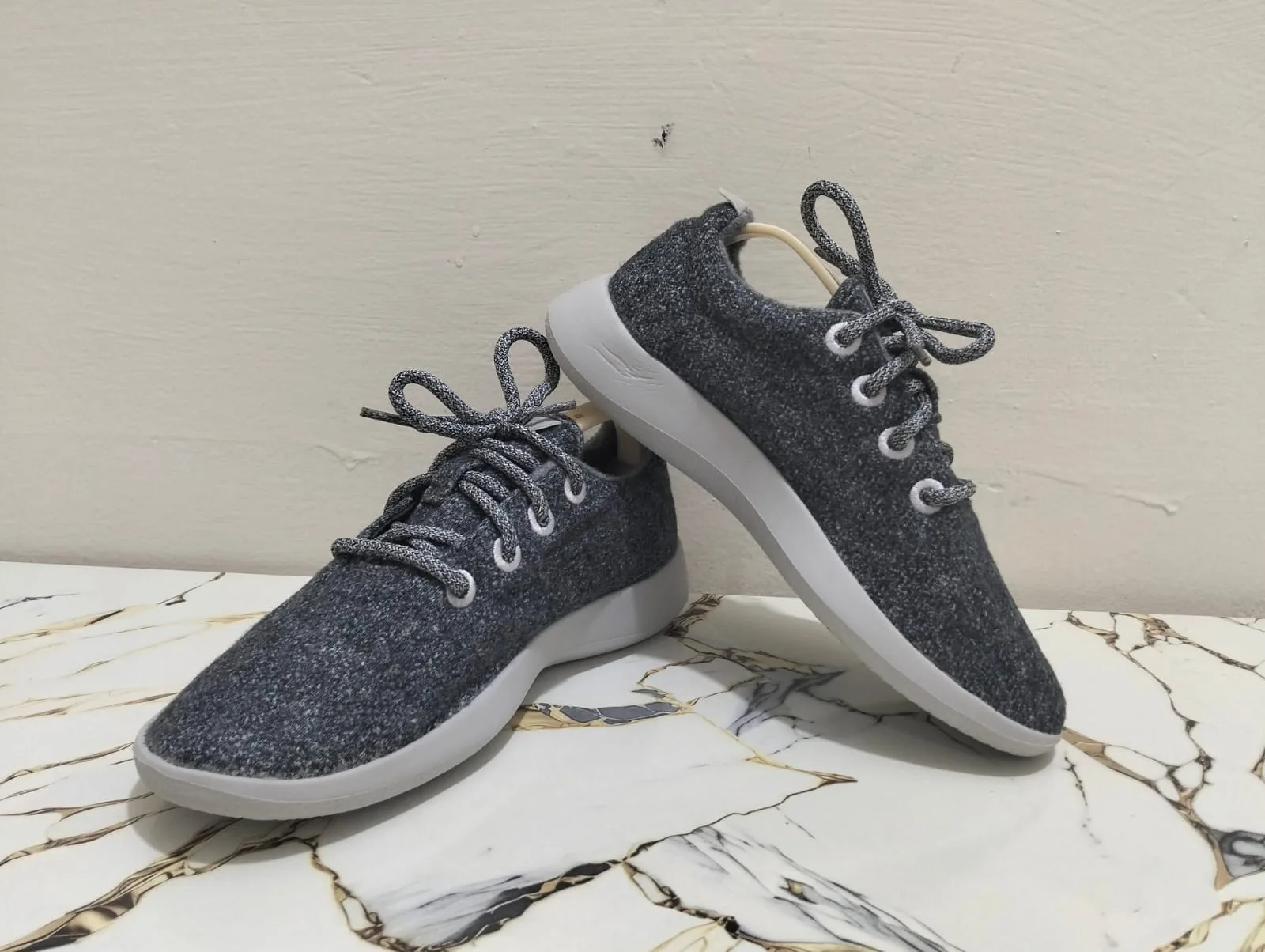 ALLBIRDS WOOL RUNNERS GREY view 3