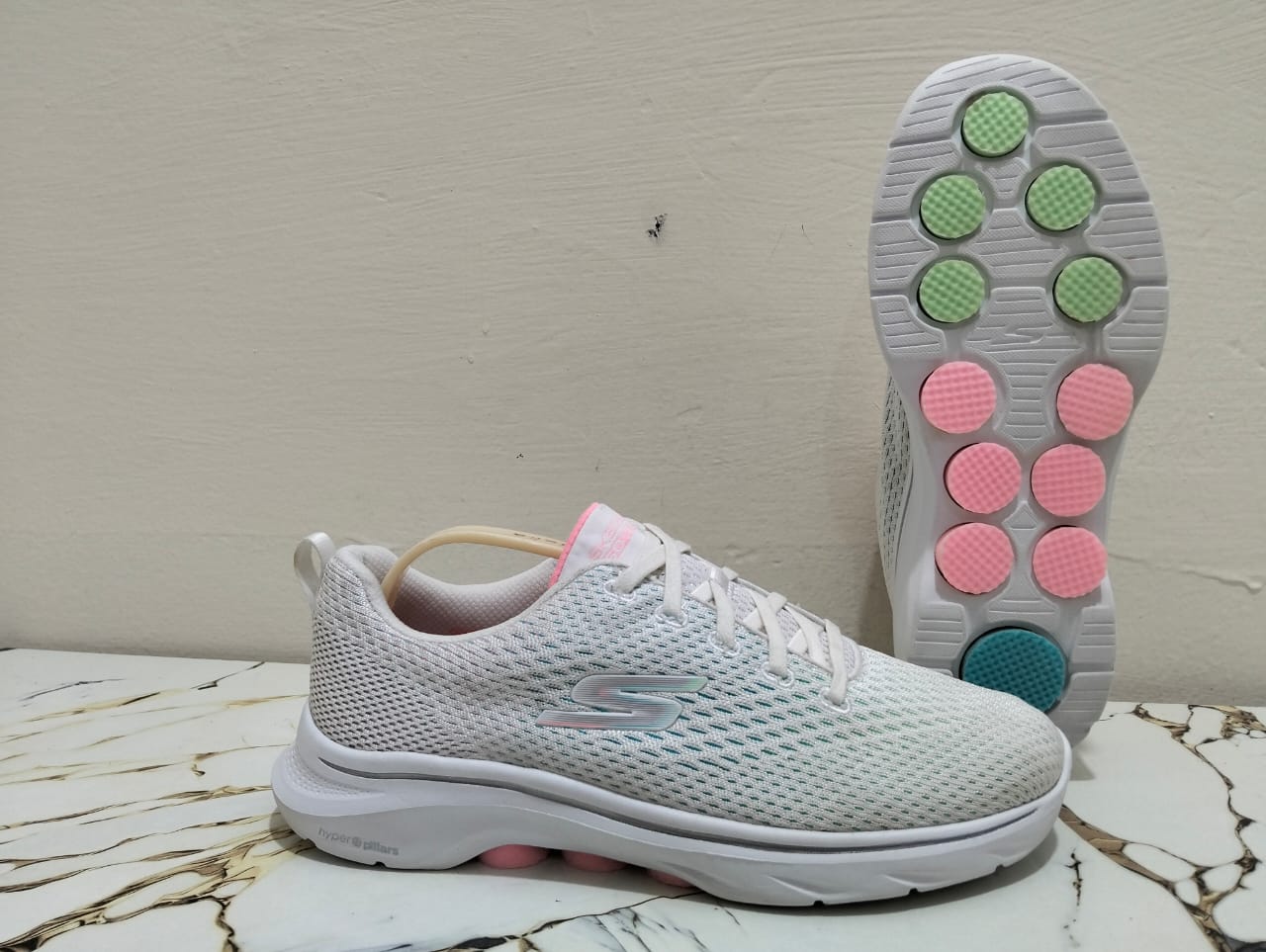 SKECHERS GO WALK 7 PILLAR WHITE