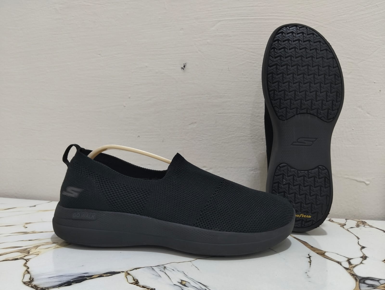 SKECHERS GO WALK SLIP RESISTANT