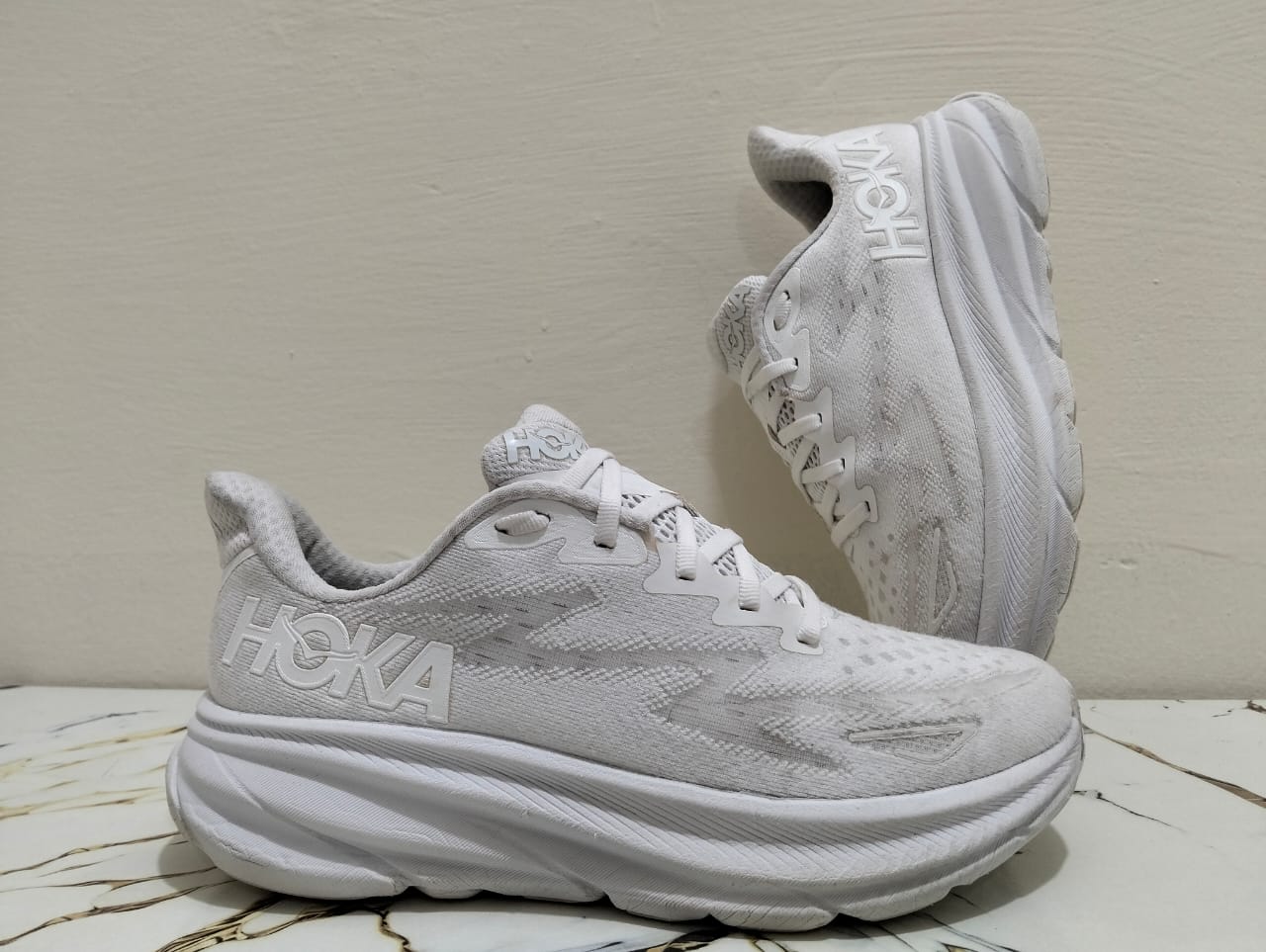 HOKA CLIFTON 9
