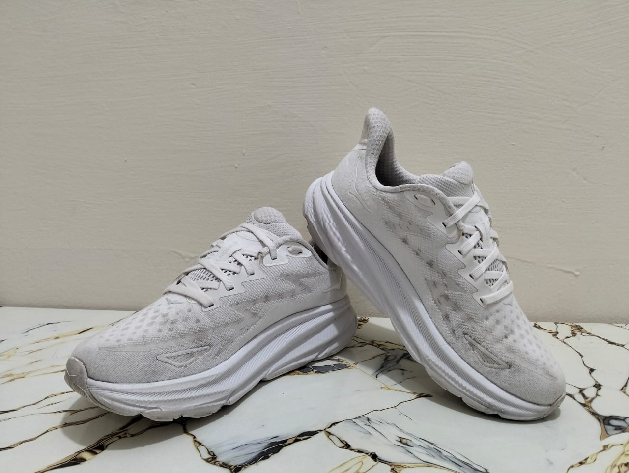 HOKA CLIFTON 9 view 3