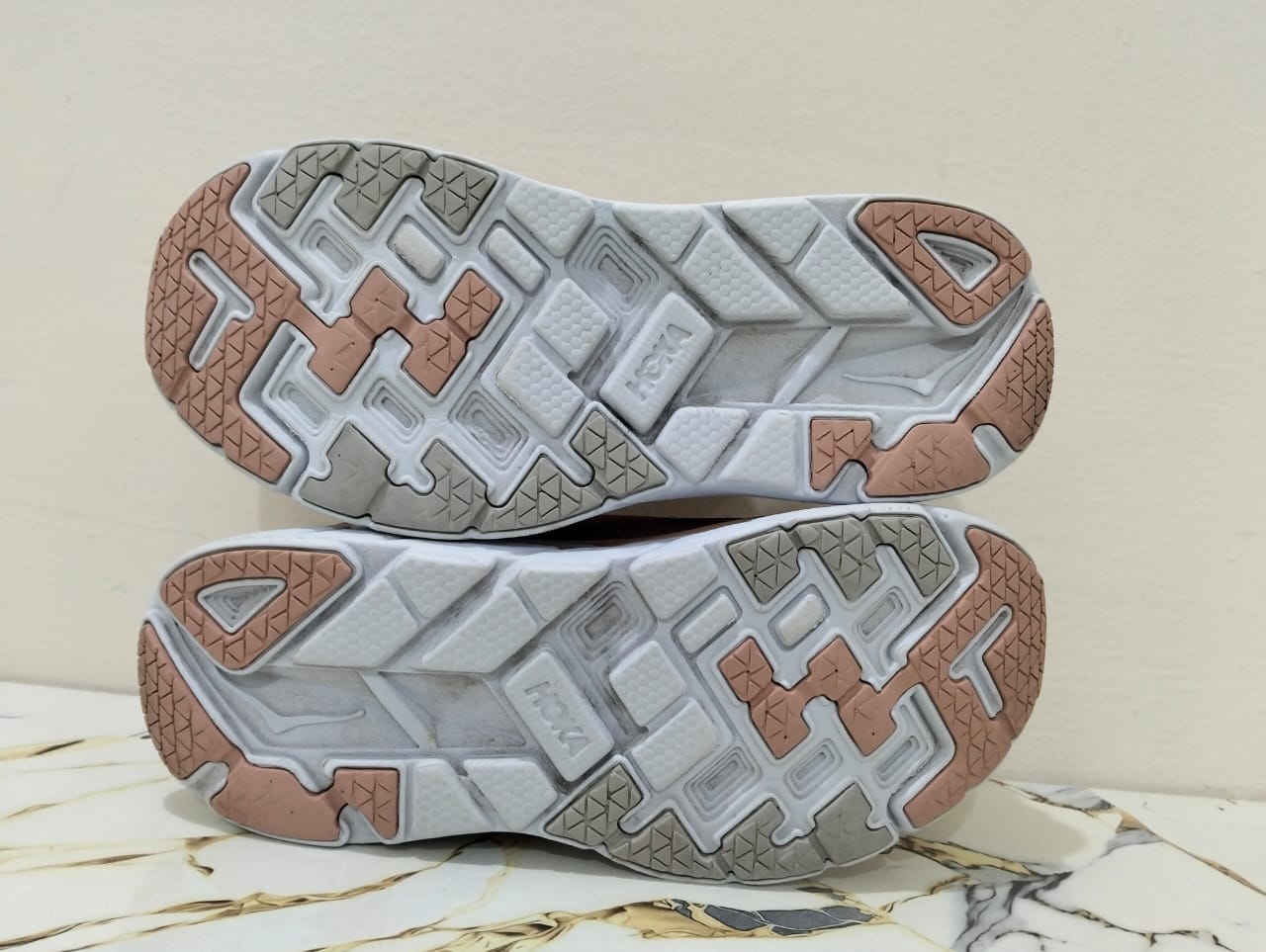 HOKA CLIFTON 5 view 4