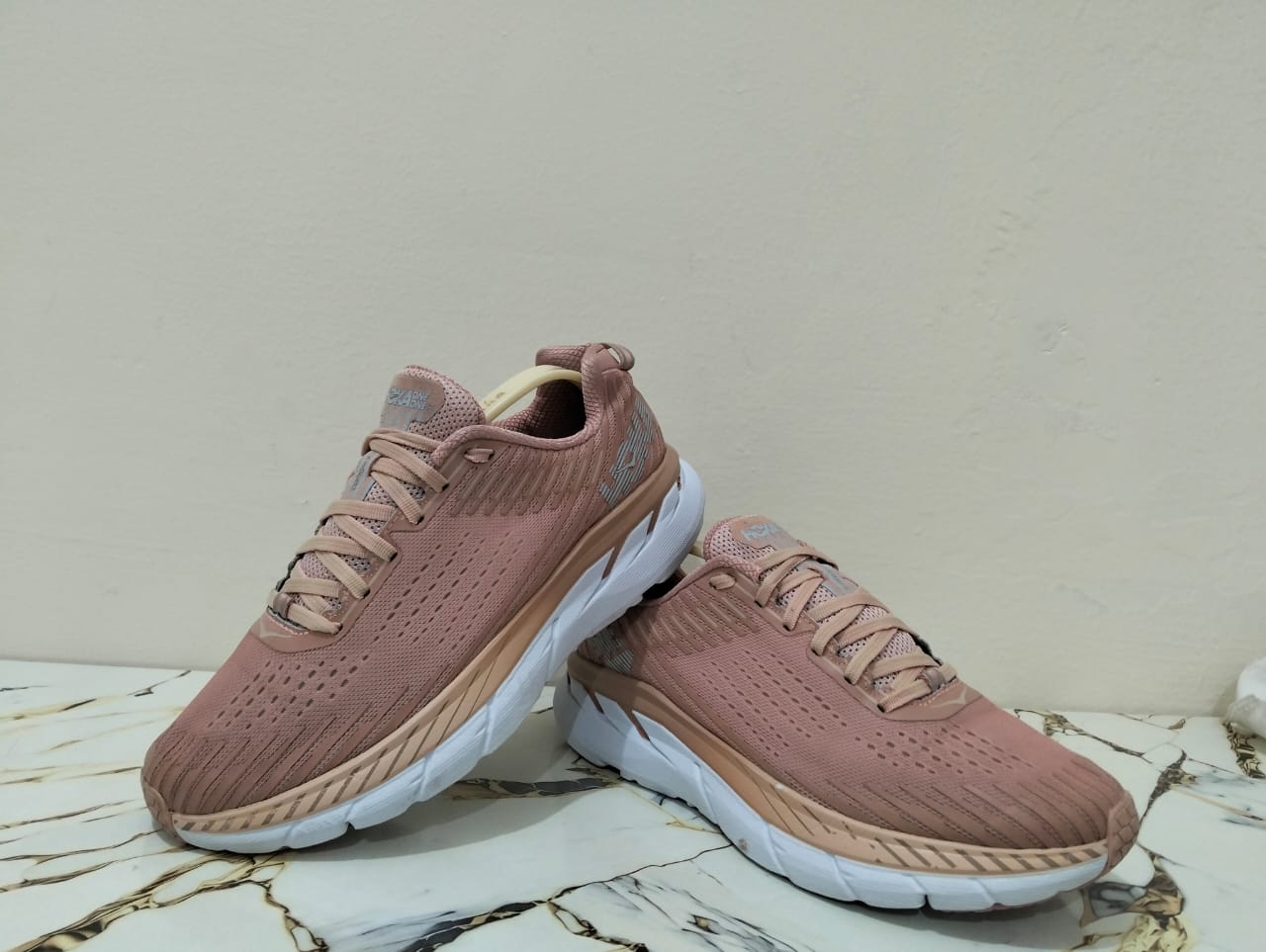 HOKA CLIFTON 5 view 3
