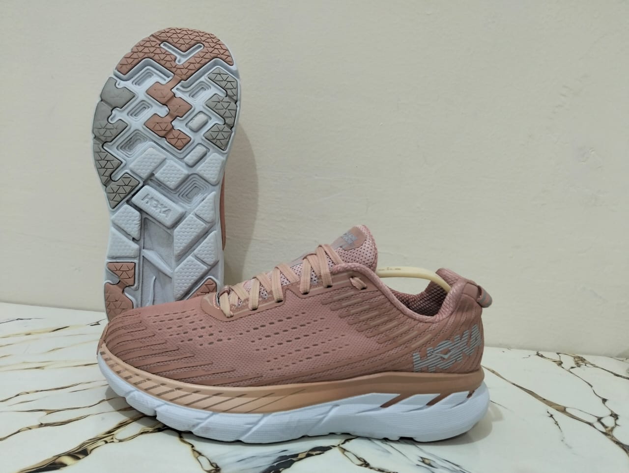 HOKA CLIFTON 5