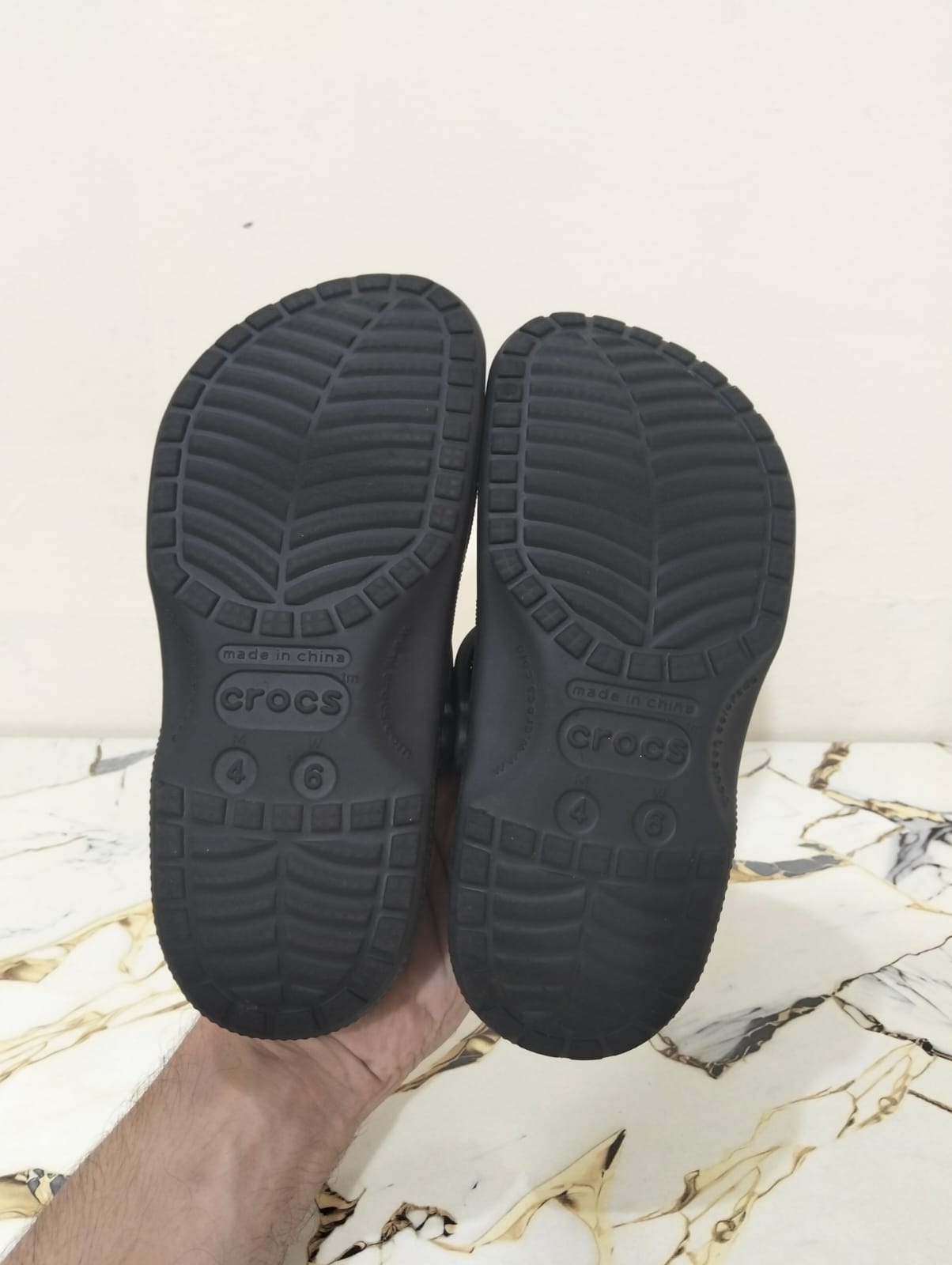 CROCS UNISEX CLASSIC CLOGS BLACK view 3