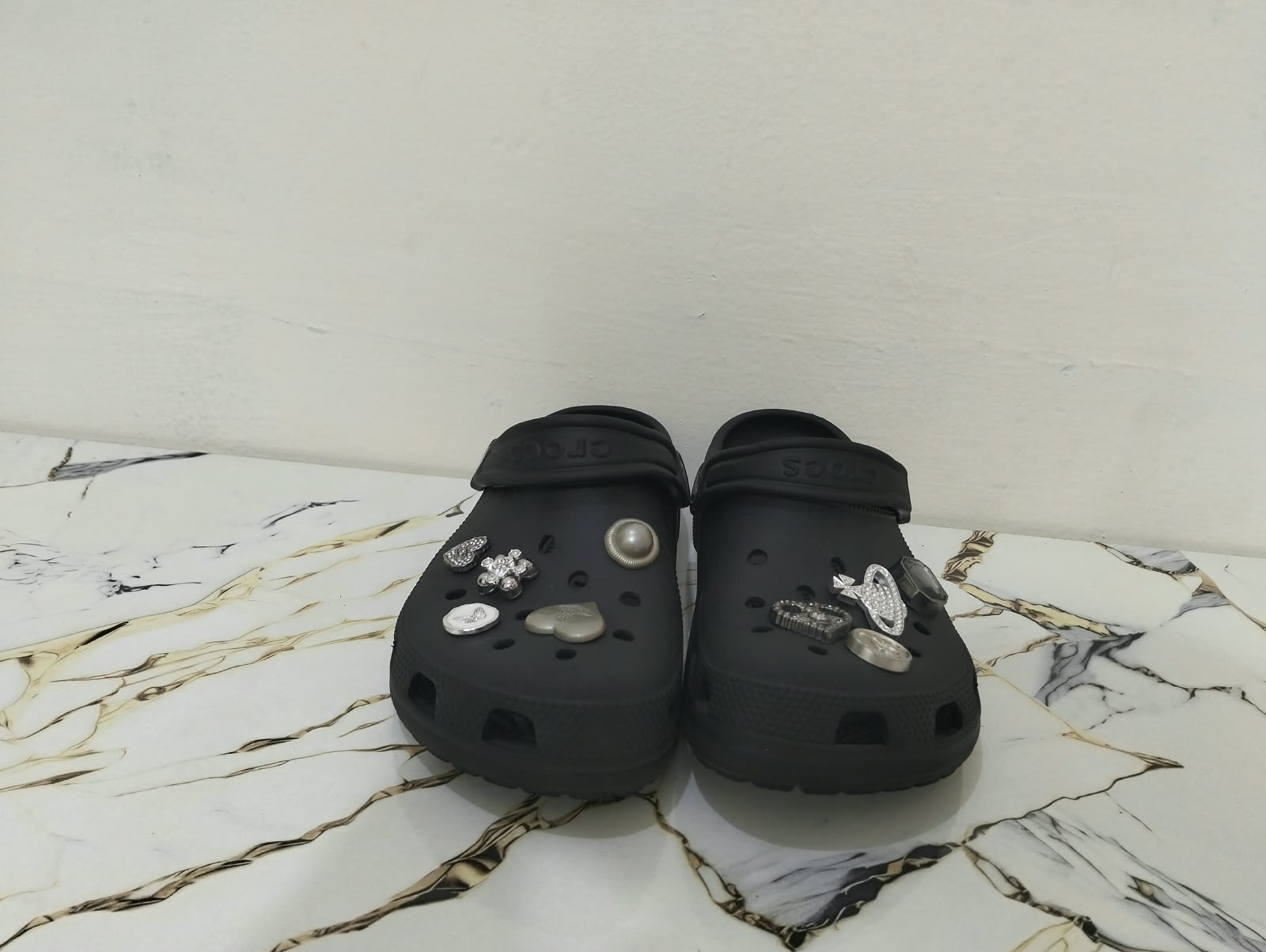 CROCS UNISEX CLASSIC CLOGS BLACK view 6