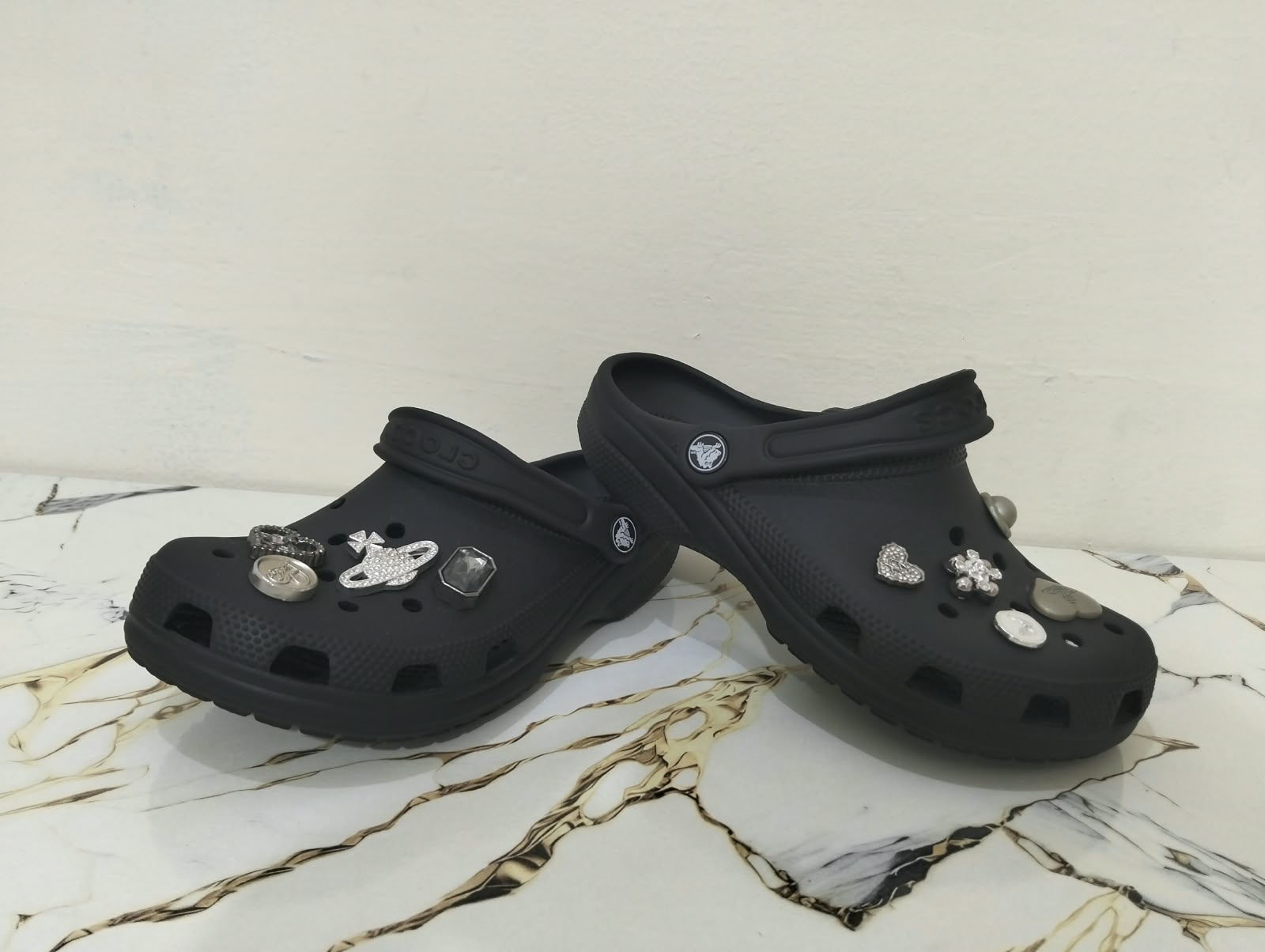 CROCS UNISEX CLASSIC CLOGS BLACK view 7
