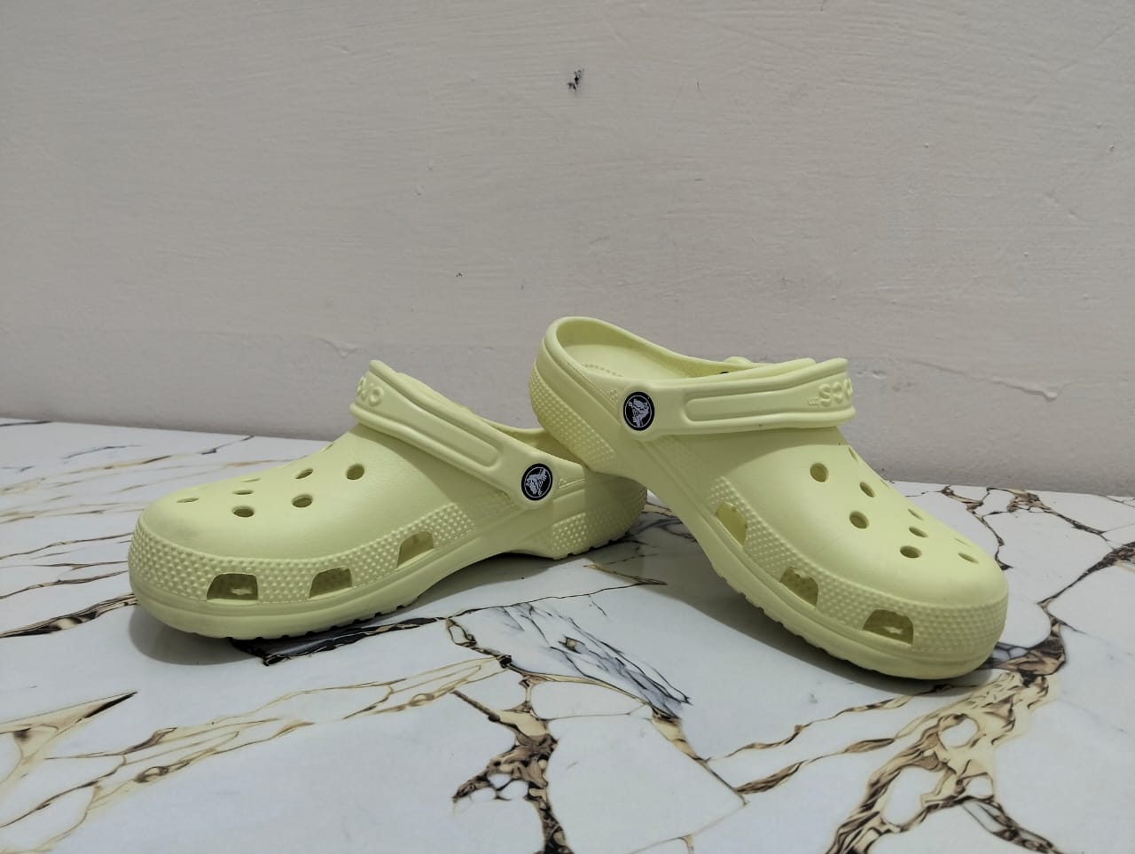CROCS UNISEX CLOGS YELLOW view 3