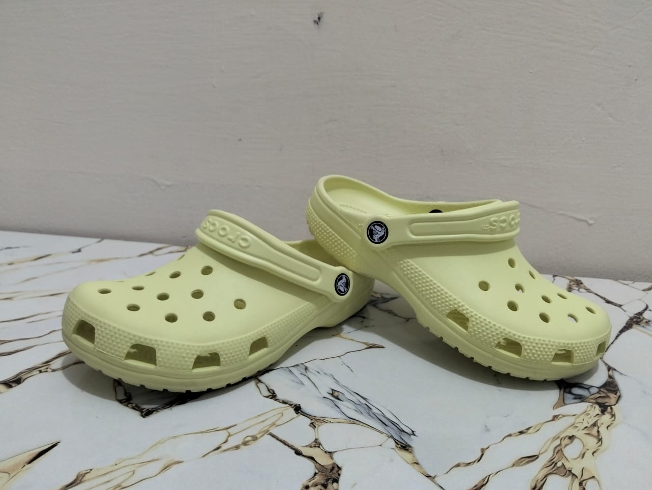 CROCS UNISEX CLOGS YELLOW view 5
