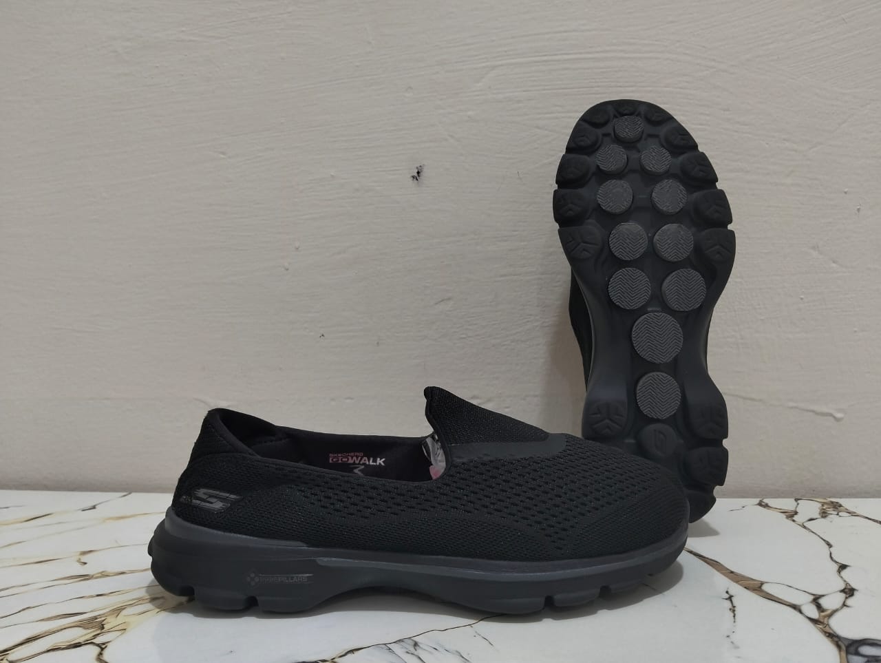 SKECHERS GO WALK PILLARS BLACK