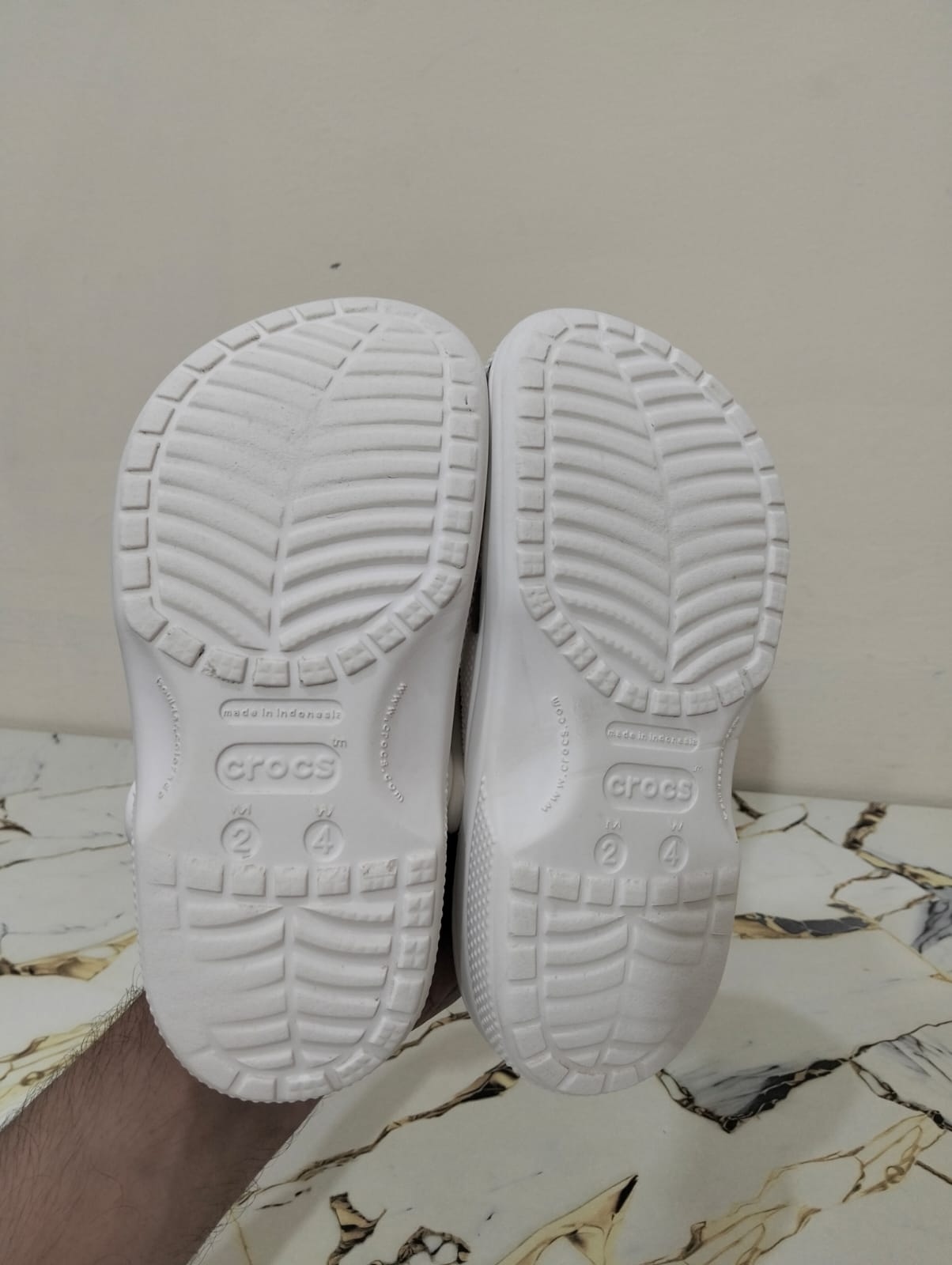 CROCS UNISEX CLASSIC CLOGS WHITE view 3