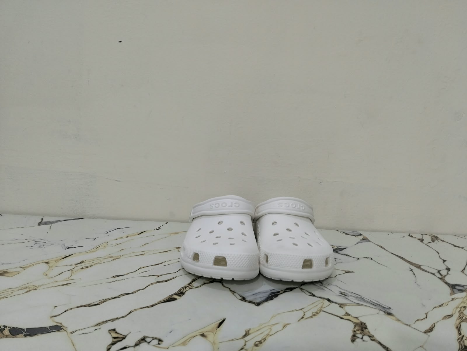 CROCS UNISEX KIDS CLOGS WHITE view 5