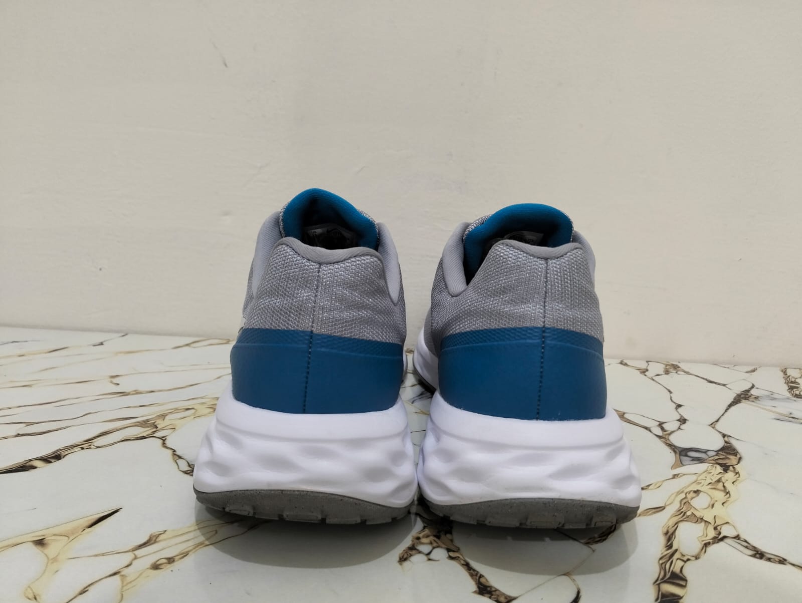 NIKE REVOLUTION 6  view 5