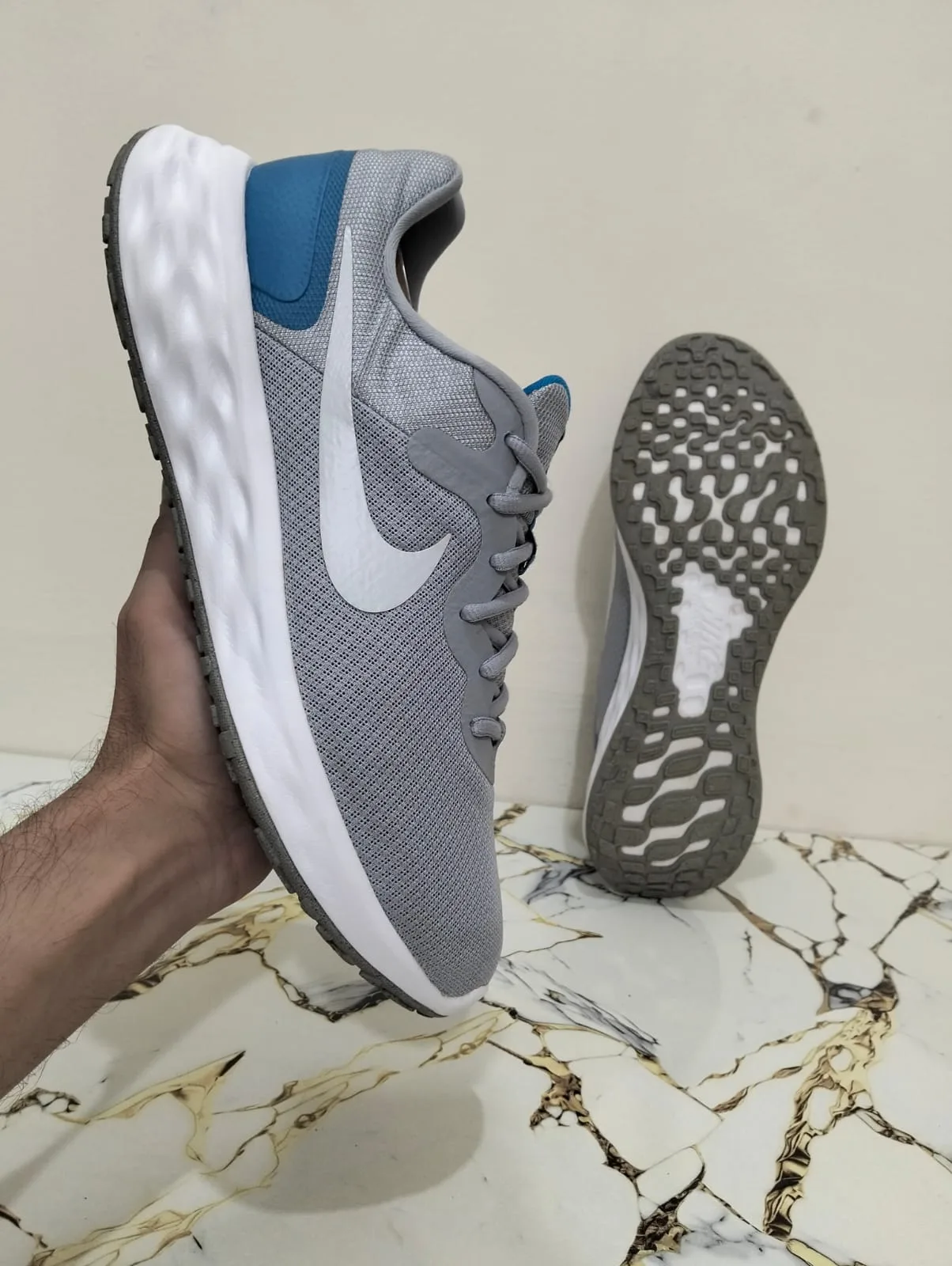 NIKE REVOLUTION 6  view 3