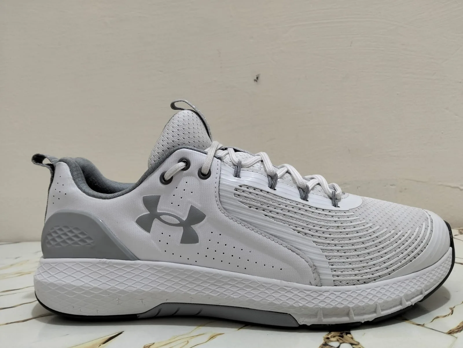UNDER ARMOUR CHARGED COMMIT TR 3