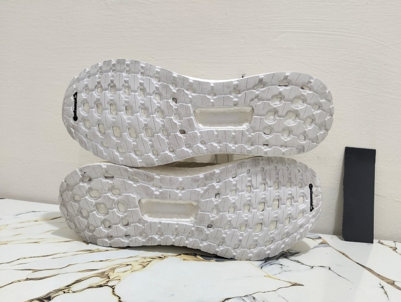 ADIDAS ULTRA BOOST 19 view 3