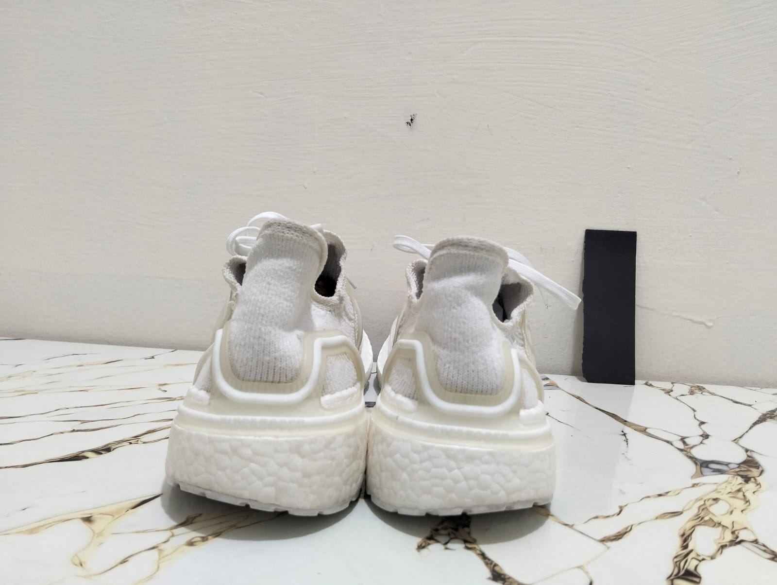 ADIDAS ULTRA BOOST 19 view 4