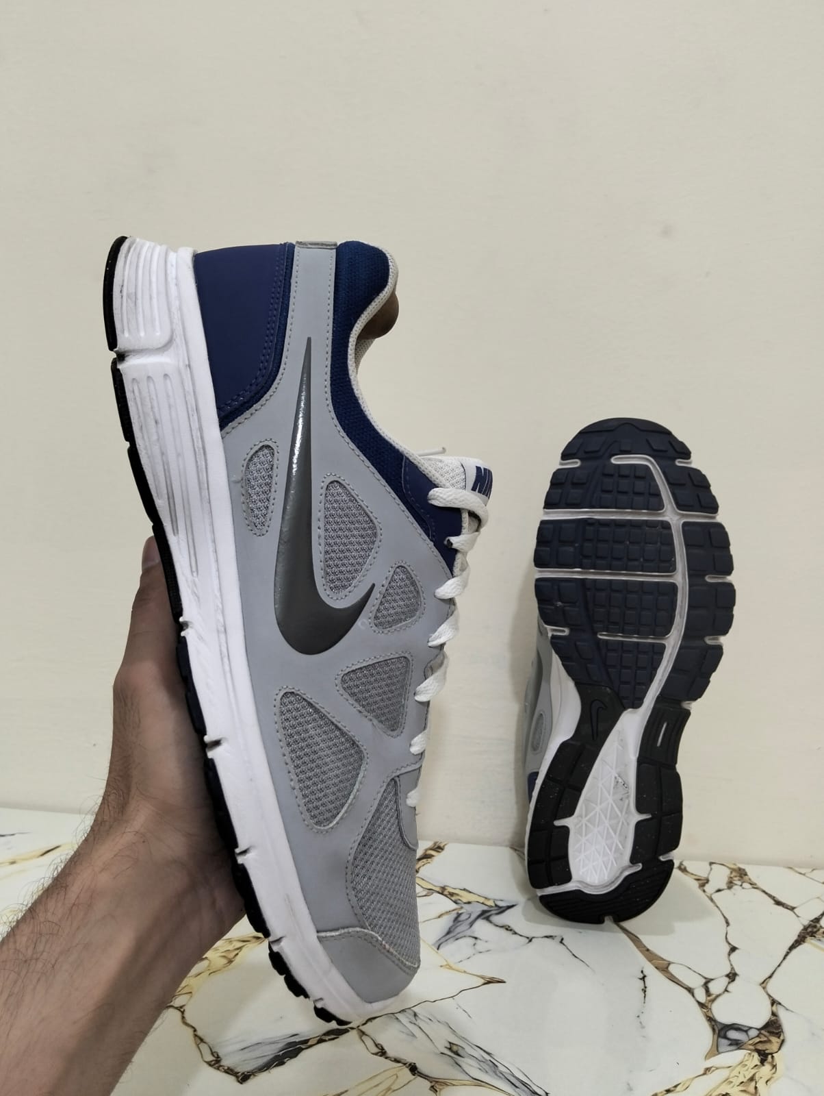 NIKE REVOLUTION  view 5