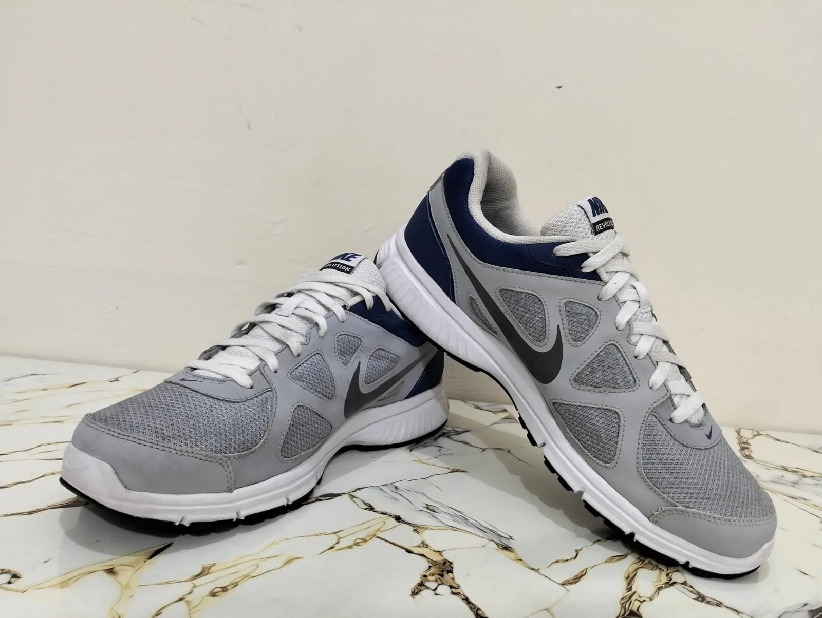 NIKE REVOLUTION  view 7