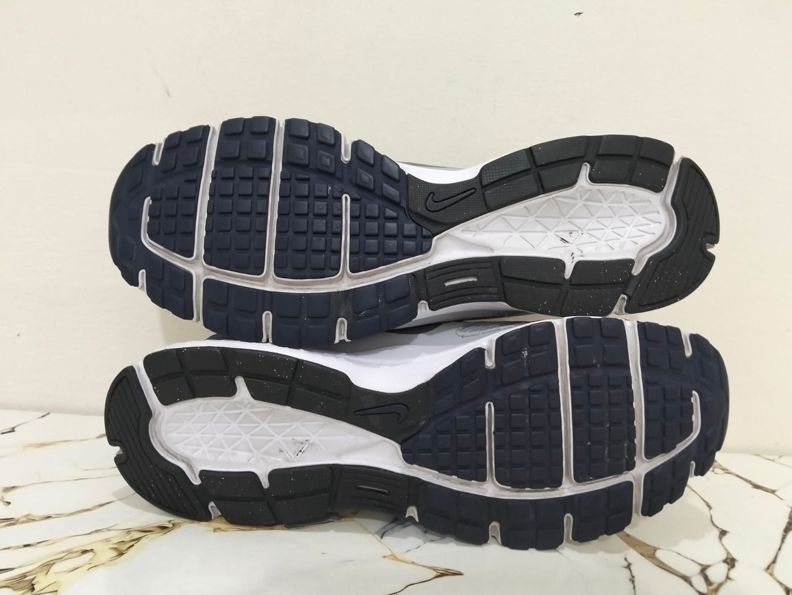 NIKE REVOLUTION  view 4