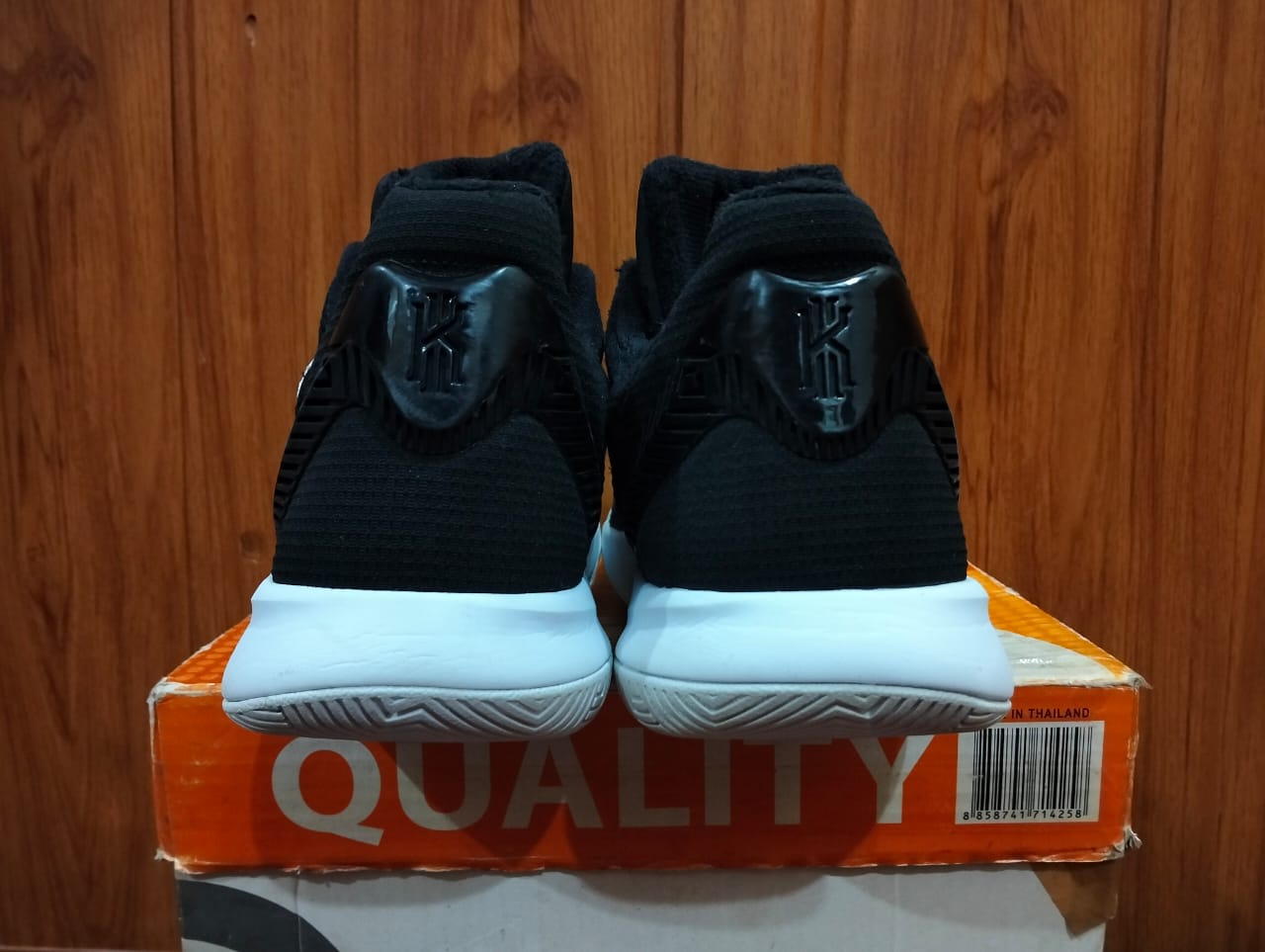 NIKE ZOOM KYRIE FLYTRAP view 7