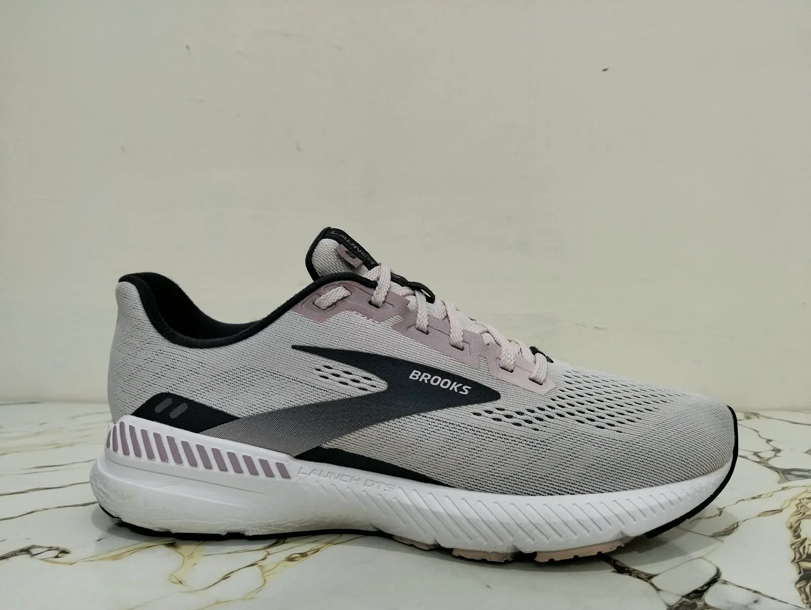 BROOKS LAUNCH 8
