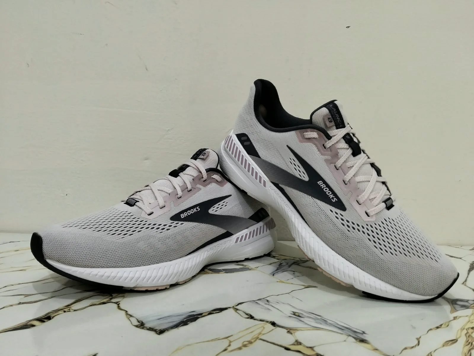 BROOKS LAUNCH 8 view 7