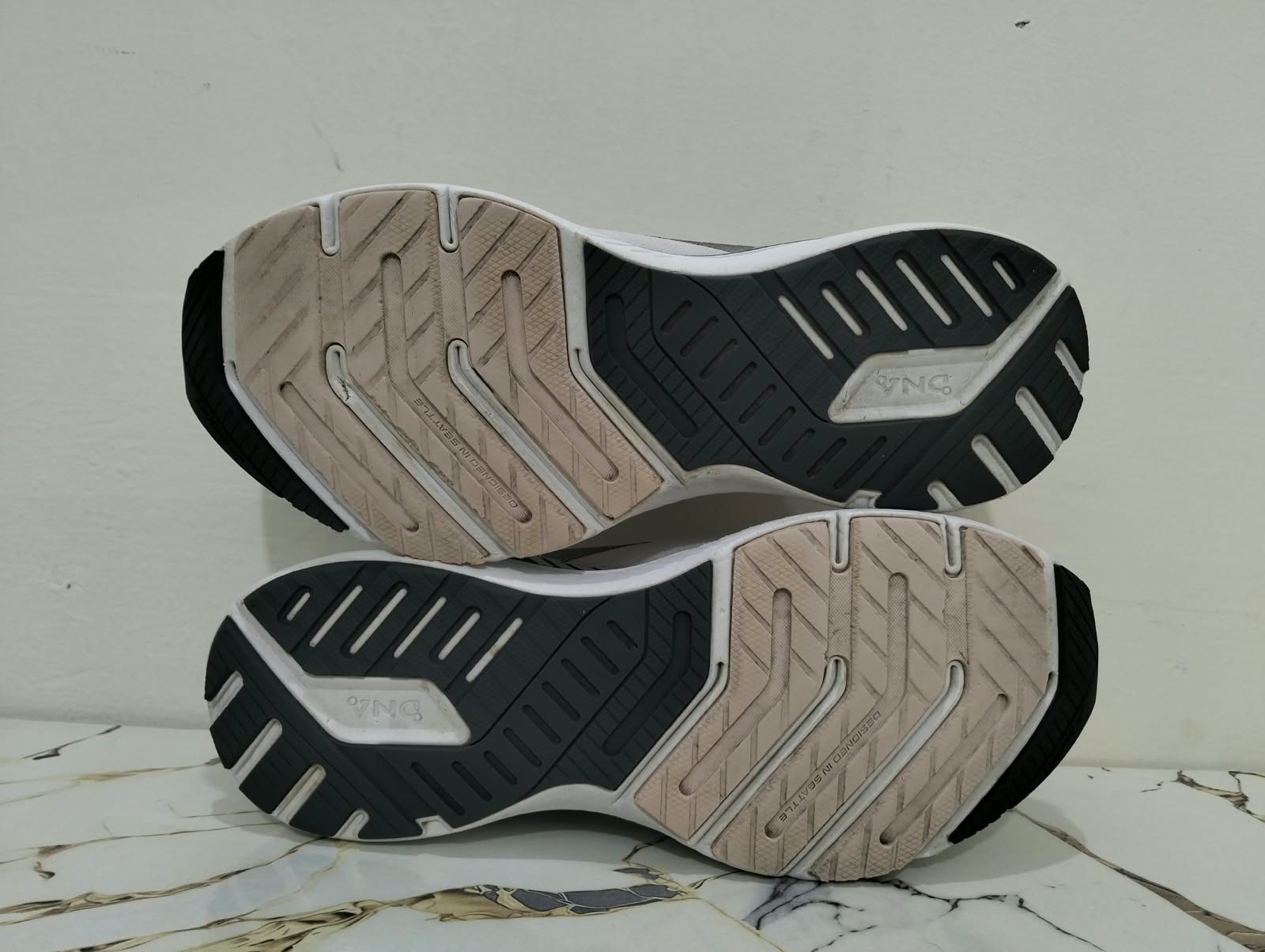 BROOKS LAUNCH 8 view 4