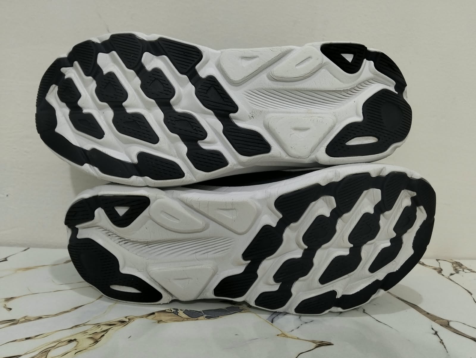 HOKA CLIFTON 9 view 4