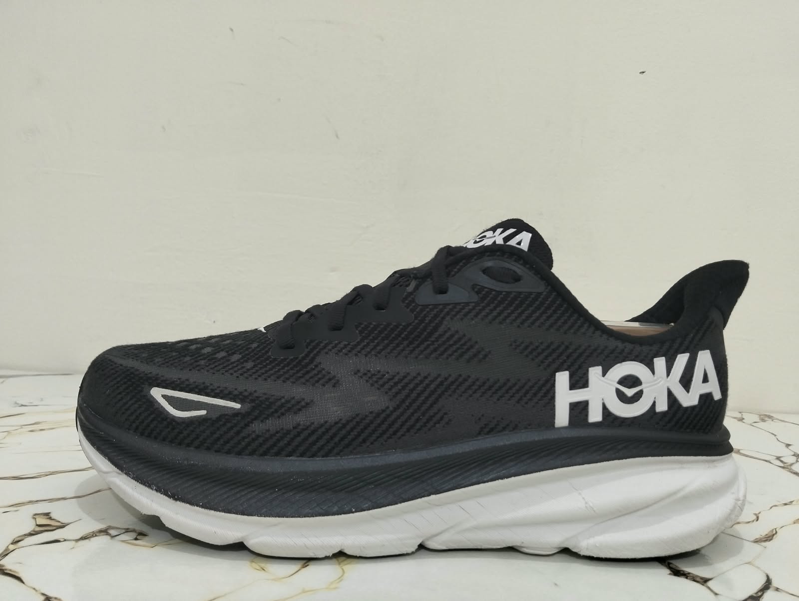 HOKA CLIFTON 9