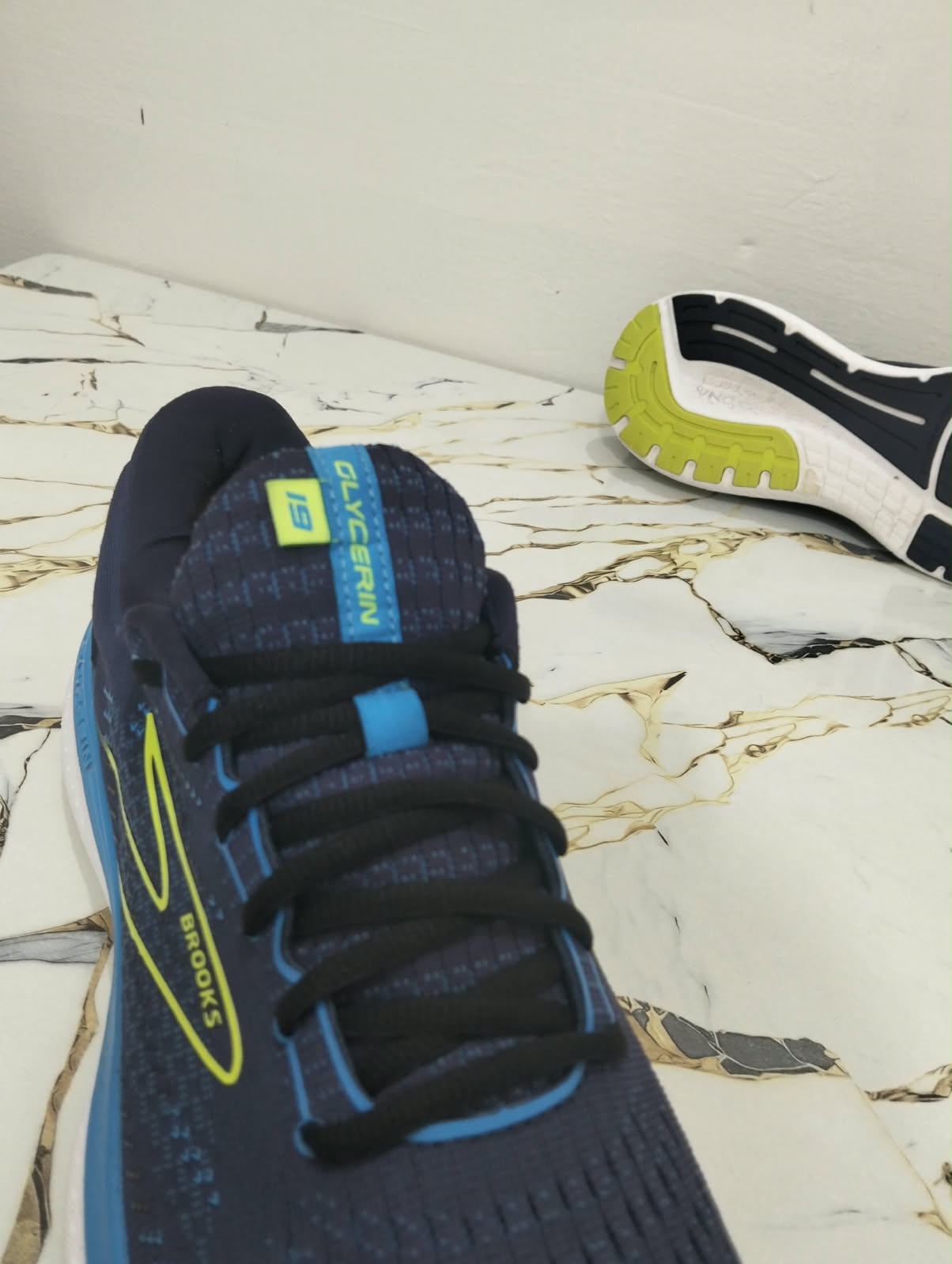 BROOKS GLYCRINE 19 view 9